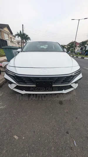 Hyundai Elantra 2025 White