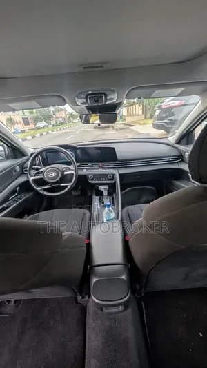 Hyundai Elantra 2025 White