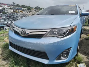 Toyota Camry XLE 4dr Sedan (3.5L 6cyl 6A) 2014 Blue