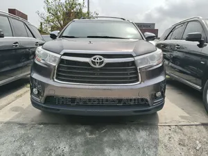 Toyota Highlander XLE 4dr SUV AWD (3.5L 6cyl 6A) 2015 Gray