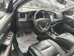 Toyota Highlander XLE V6 4x4 (3.5L 6cyl 6A) 2016 Silver