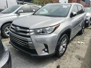 Toyota Highlander XLE 4dr SUV AWD (3.5L 6cyl 6A) 2014 Silver