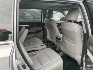 Toyota Highlander XLE 4dr SUV AWD (3.5L 6cyl 6A) 2014 Silver
