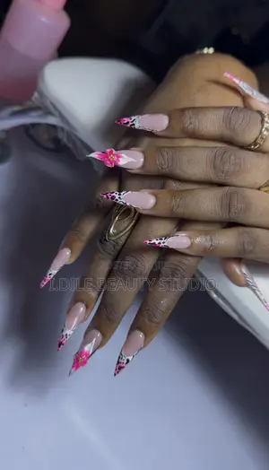 Nail Tech in Lagos