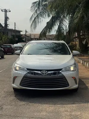 Toyota Camry XLE 4dr Sedan (2.5L 4cyl 6A) 2015 White