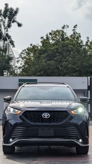 Toyota Highlander XSE 2021 Blue