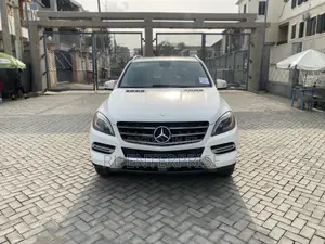 Mercedes-Benz M Class ML350 4MATIC 4dr SUV AWD (3.5L 6cyl 7A) 2014