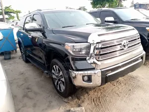 Toyota Sequoia Platinum w/FFV 4x4 2018 Black