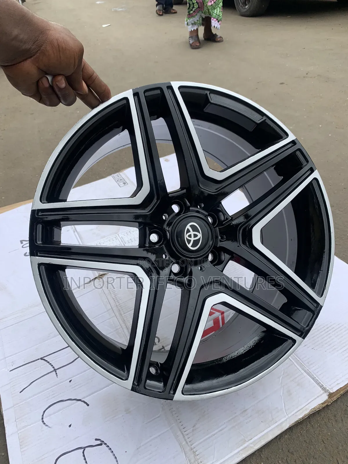 18 Inch Universal
