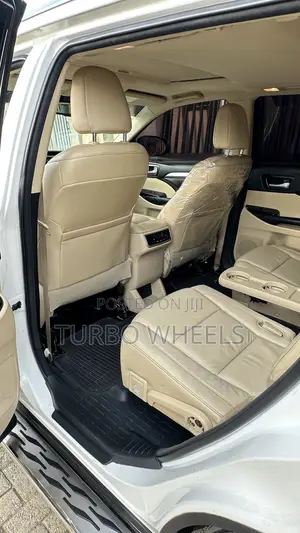 Toyota Highlander XLE 4dr SUV AWD (3.5L 6cyl 6A) 2015 White
