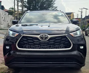 Toyota Highlander XLE 2022 Black