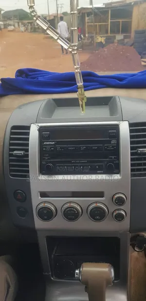 Ooriginal Followcome Nissan Pathfinder Radio Chrome 2005