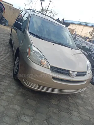 Toyota Sienna XLE AWD 2006 Gold