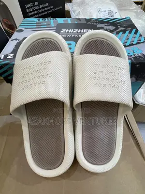 Adilette Comfort Slides