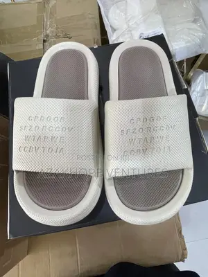Adilette Comfort Slides