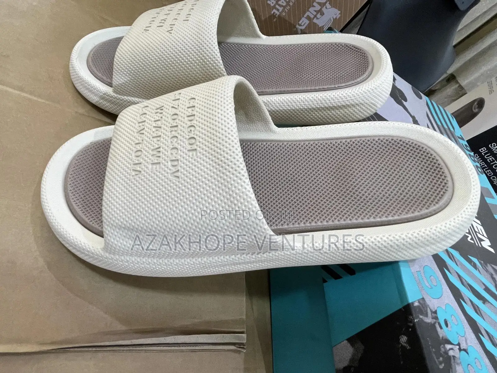 Adilette Comfort Slides