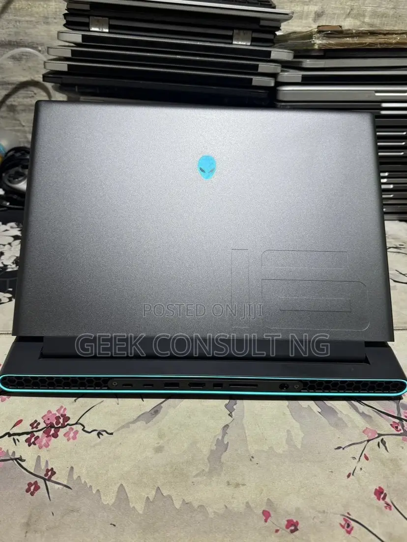 Laptop Dell Alienware M16 R1 32GB AMD Ryzen 9 SSD 1T