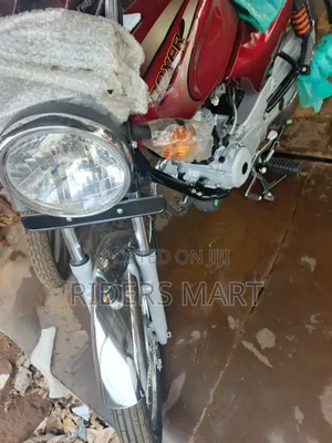 New Bajaj Boxer 2022 Red