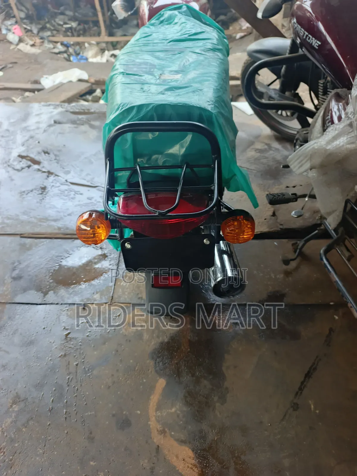 New Bajaj Boxer 2022 Red