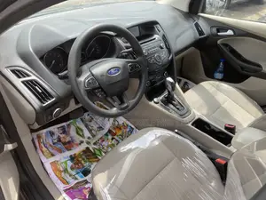 Ford Focus SE Sedan FWD (1.0L 3cyl 5M) 2016 Gray