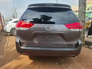Toyota Sienna 2011 Beige