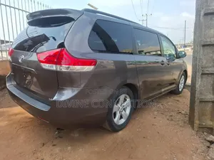 Toyota Sienna 2011 Beige