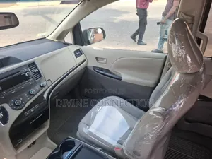 Toyota Sienna 2011 Beige