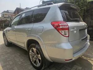 Toyota RAV4 2011 Silver