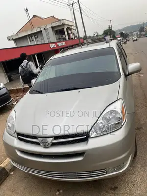 Toyota Sienna 2005 Gold