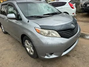 Toyota Sienna 2013 Silver