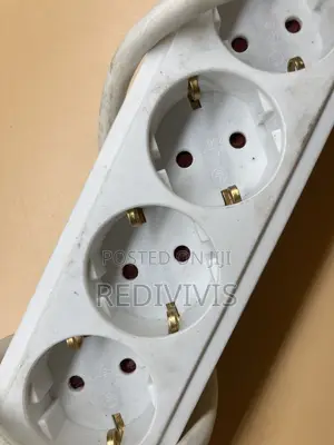 Multiple-Outlet Power Strip (220–250 V, 16 A)
