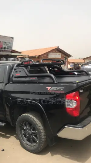 Tundra Off Road Manual Rolling Booth Cover