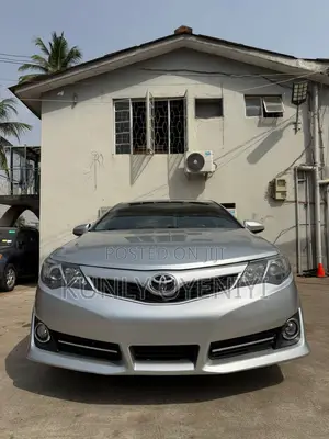 Toyota Camry SE V6 4dr Sedan (3.5L 6cyl 6A) 2012 Silver
