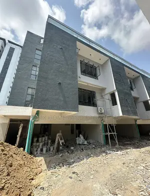 4bdrm Penthouse in A Well Secured, Victoria Island Extension for sale