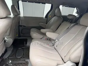 Toyota Sienna LE 8 Passenger 2010 Blue