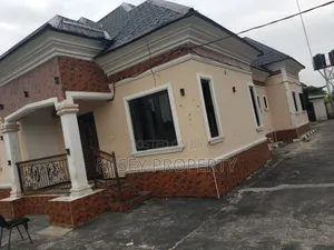 20bdrm Bungalow in Warri for sale