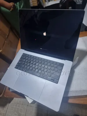 Laptop Apple MacBook Pro 2022 M2 32GB Apple M2 SSD 512GB