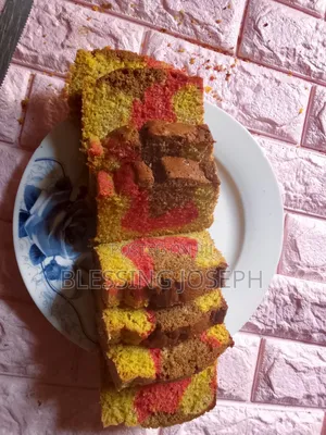 Cupcakes and Sliced Cakes