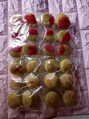 Cupcakes and Sliced Cakes
