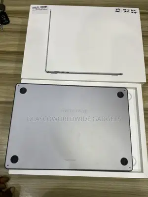 New Laptop Apple MacBook Air 2024 M3 16GB Apple M3 SSD 256GB