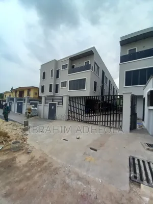 4bdrm Townhouse/Terrace in Ogba Gra for Sale