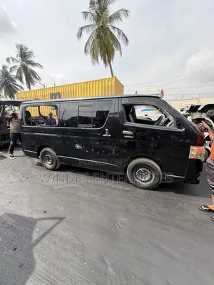 Toyota HiAce 2015 Black
