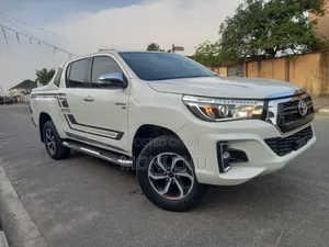 Toyota Hilux 2019 White