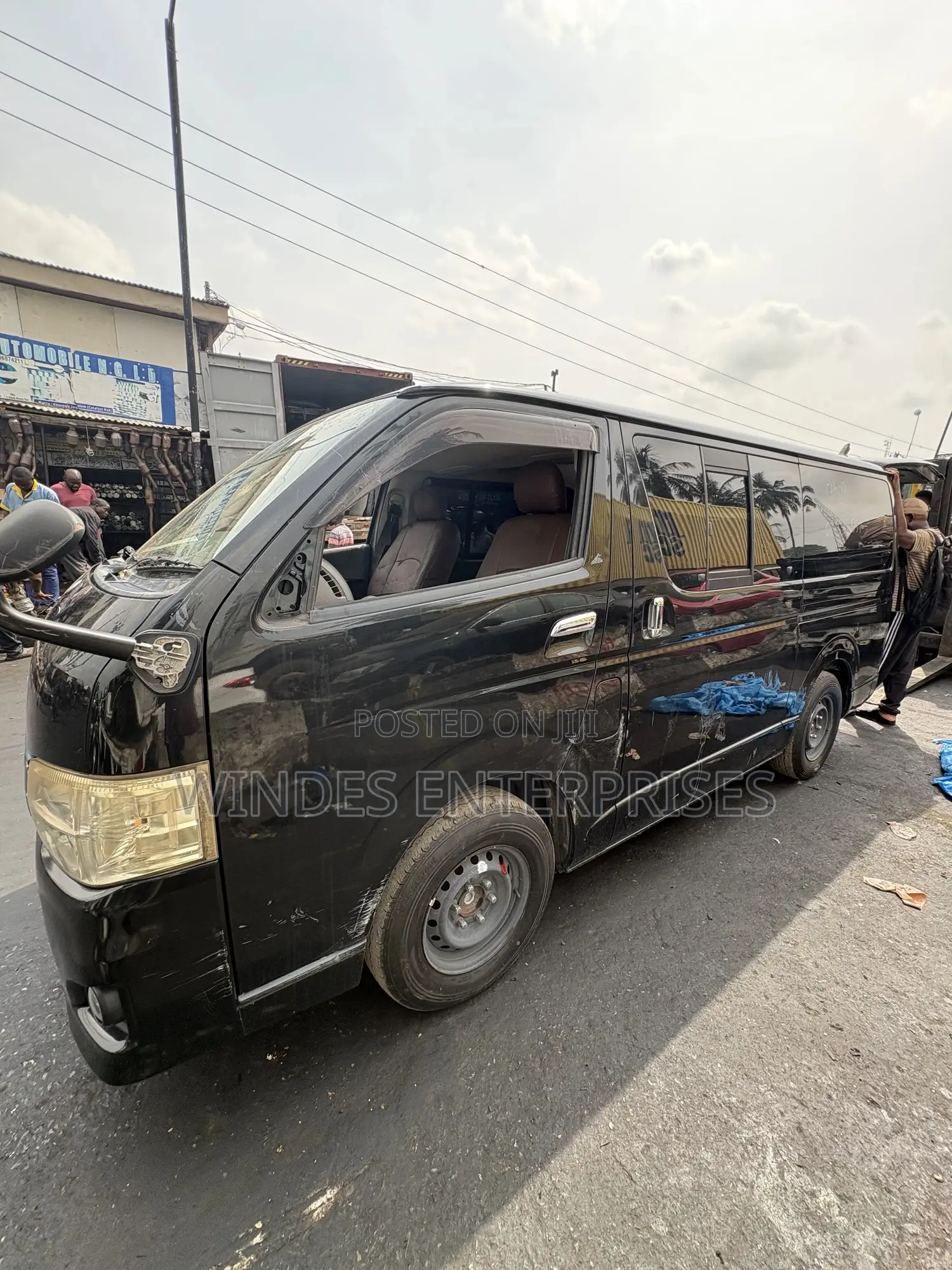 Toyota HiAce 2015 Black