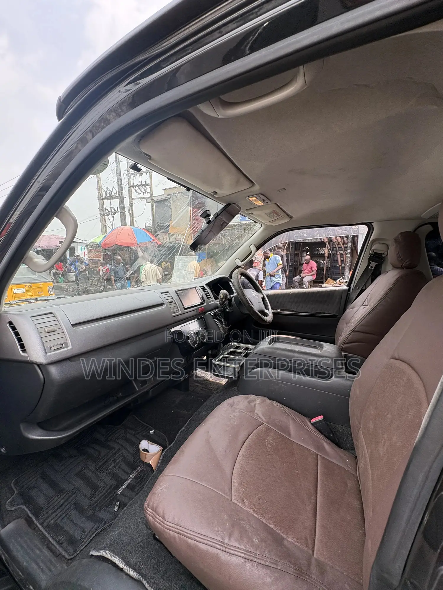 Toyota HiAce 2015 Black