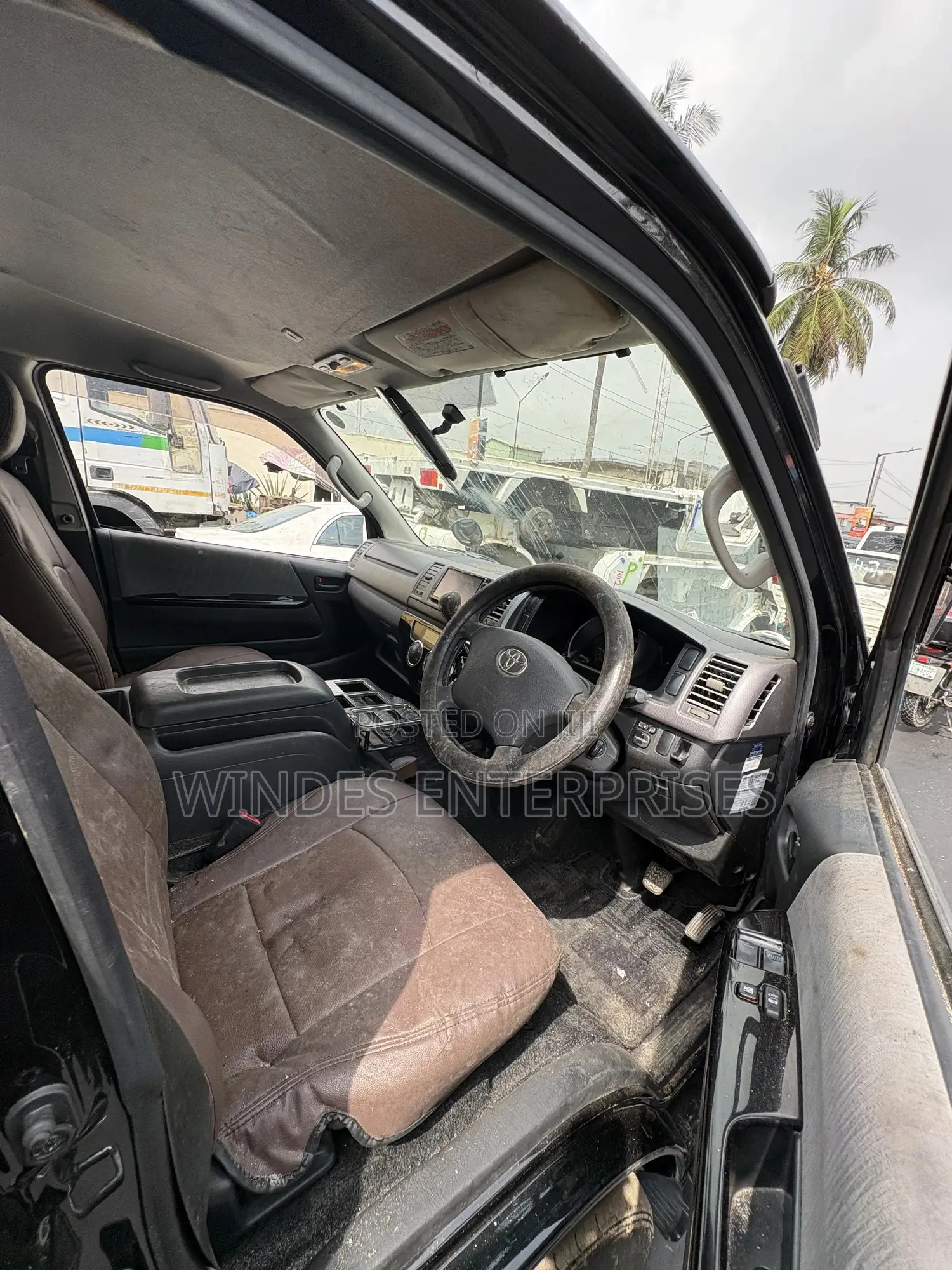 Toyota HiAce 2015 Black