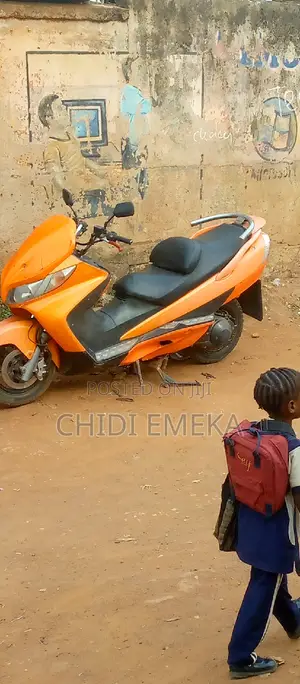 Suzuki Burgman 2019 Orange