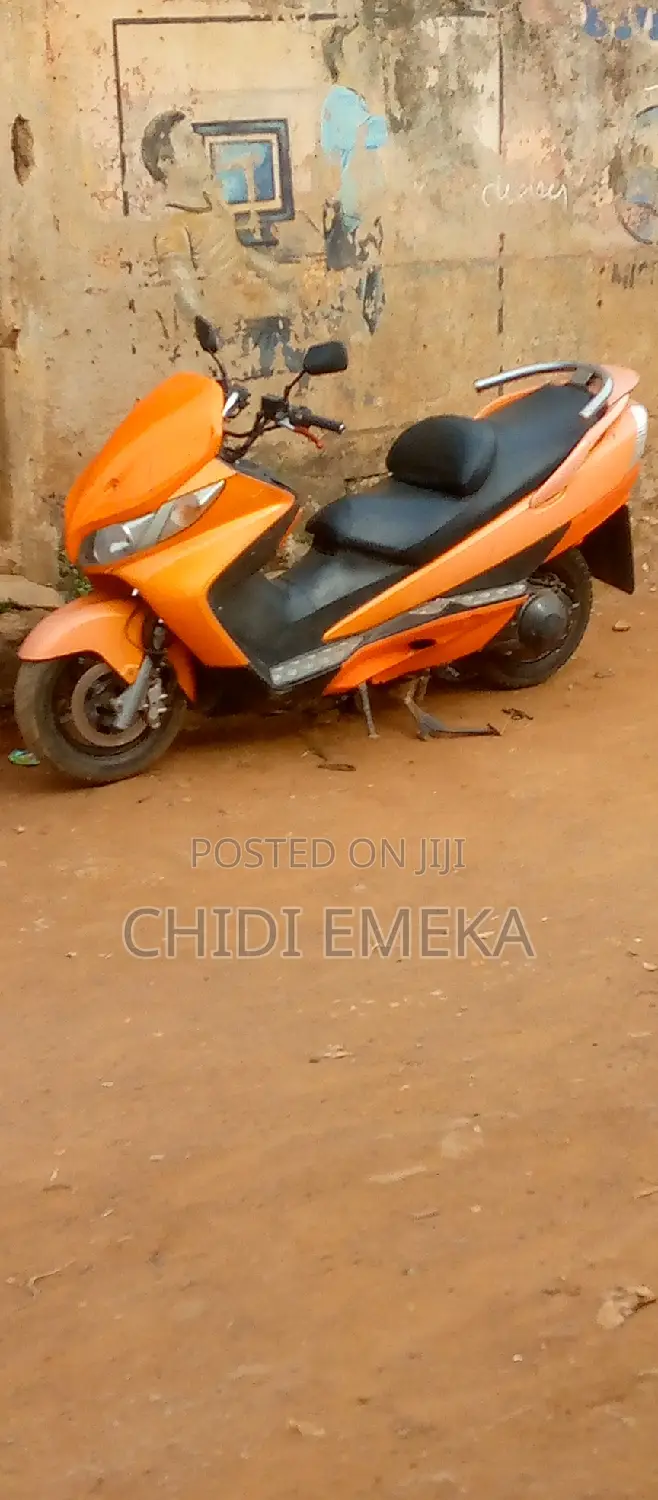 Suzuki Burgman 2019 Orange