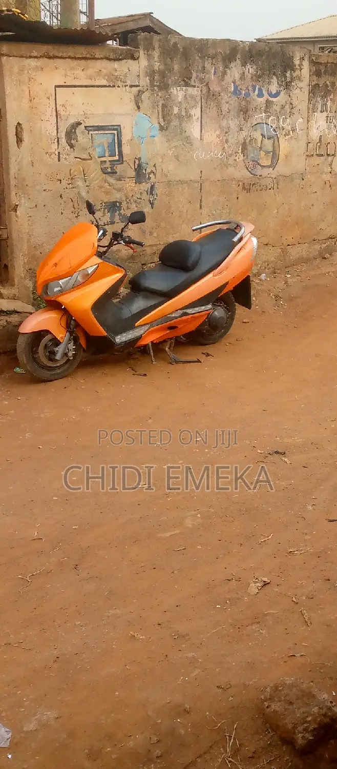 Suzuki Burgman 2019 Orange