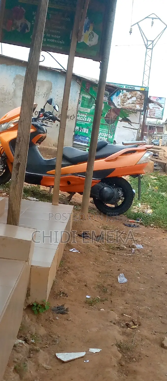 Suzuki Burgman 2019 Orange
